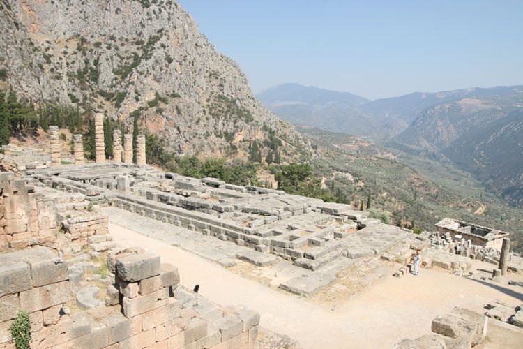 Delphes : sanctuaire d'Apollon dont temple