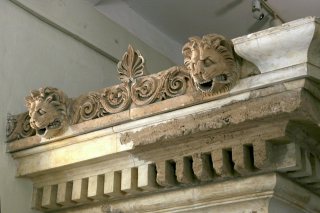 Corniche du Temple d'Esculape, musée d'Epidaure