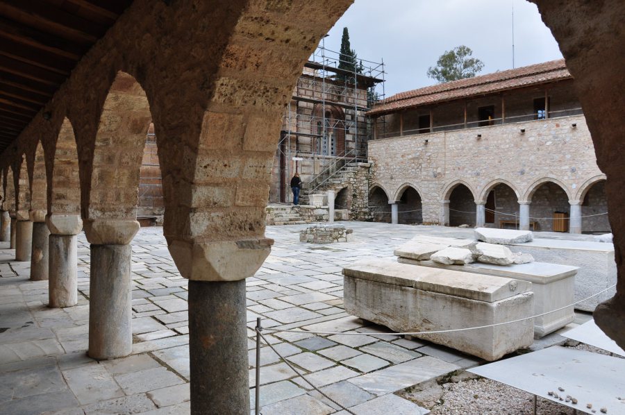 Monastère de Daphni. Cloîtres gothiques, byzantin et cistercien.