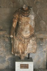 Statues sous le Stoa d'Attale
