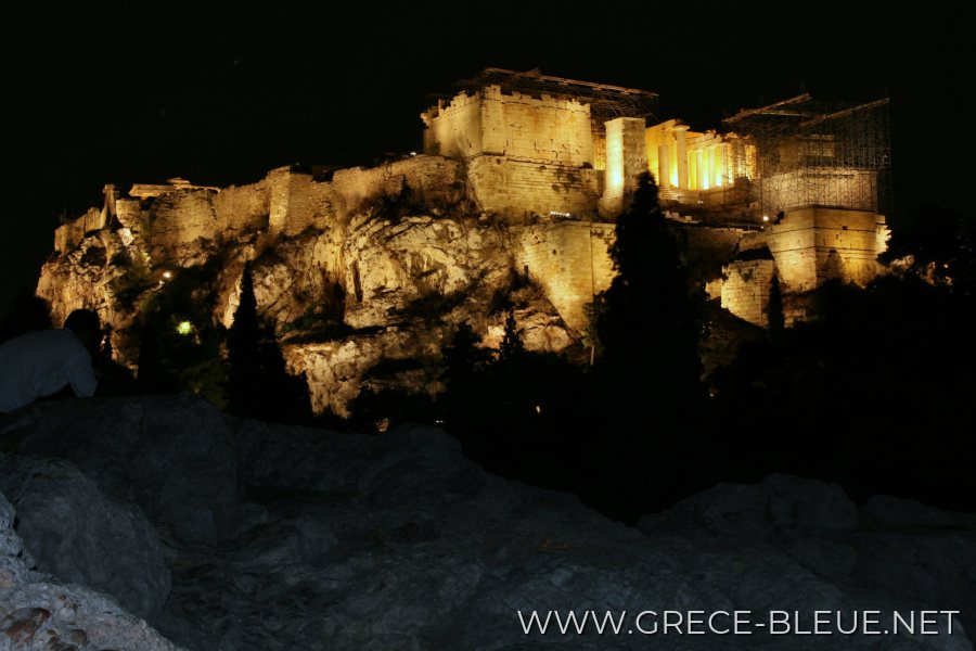 Vue sur l'acropole d'Athènes de nuit 02